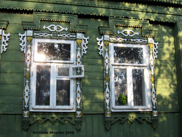 деревянные наличники дома 21 на улице Первомайская в Боголюбово в Суздальском районе Владимирской области фото vgv