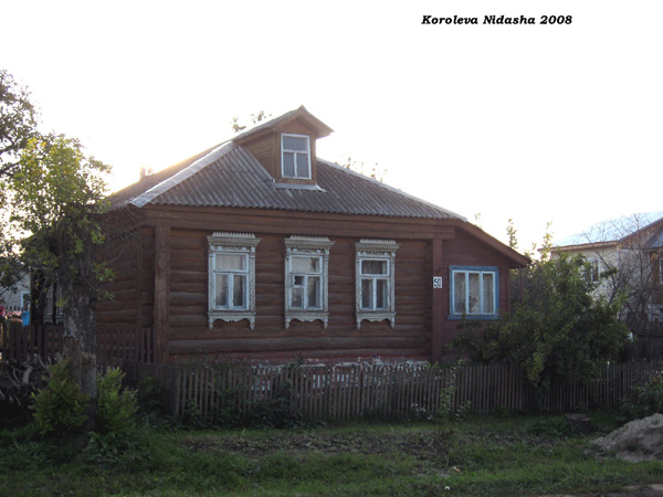 деревянные наличники дома 50 в Боголюбово на улице Пушкина в Суздальском районе Владимирской области фото vgv