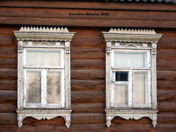 деревянные наличники дома 50 в Боголюбово на улице Пушкина в Суздальском районе Владимирской области фото vgv
