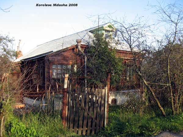 деревянные наличники дома 13 на улице Садовой в Боголюбово в Суздальском районе Владимирской области фото vgv