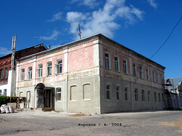 Вид дома 12 по ул. Северной в п. Боголюбово до реконструкции 2004 года в Суздальском районе Владимирской области фото vgv