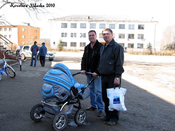 на улицах п. Садовый май 2010 г. в Суздальском районе Владимирской области фото vgv