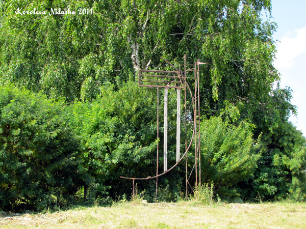 Стелла-памятник времен советского периода в Суздальском районе Владимирской области фото vgv
