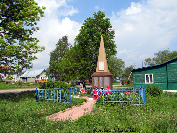 Памятник жителям села Кутуково погибшим в ВОВ в Суздальском районе Владимирской области фото vgv