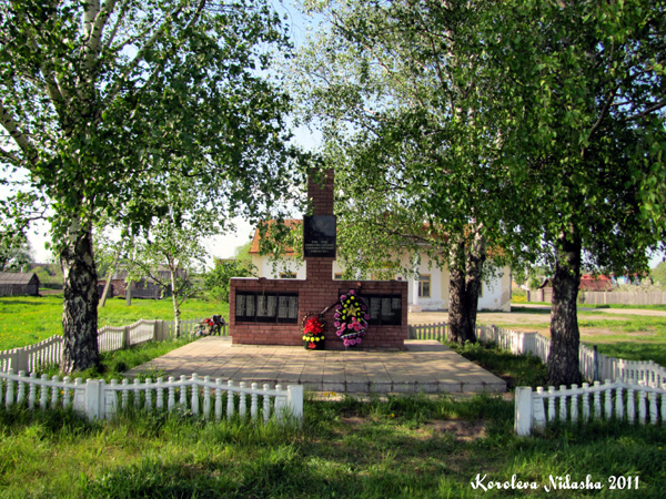 Памятник погибшим воинам-односельчанам в годы ВОВ 1941-1945 гг. в селе Мордыш в Суздальском районе Владимирской области фото vgv