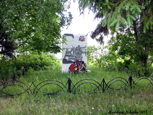 Памятник погибшим в ВОВ в селе Новокаменское в Суздальском районе Владимирской области фото vgv