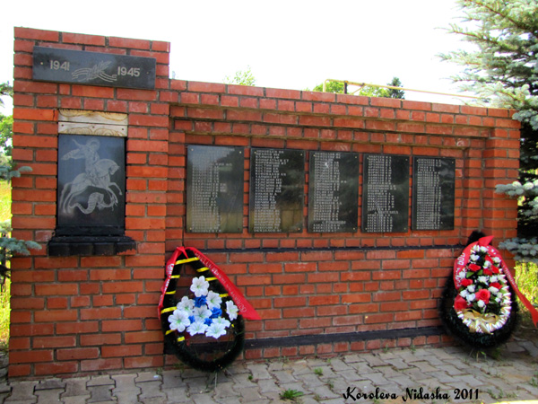 Памятник погибшим в ВОВ 1941 - 1945 гг села Омутское в Суздальском районе Владимирской области фото vgv