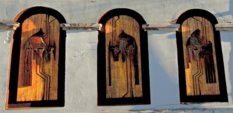 деревянное панно «Апофеоз» на 1-Никольской 5 во Владимире фото vgv