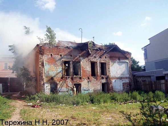 Пожар 18 июня 2006 в доме 6 по улице 1-я Никольская во Владимире фото vgv