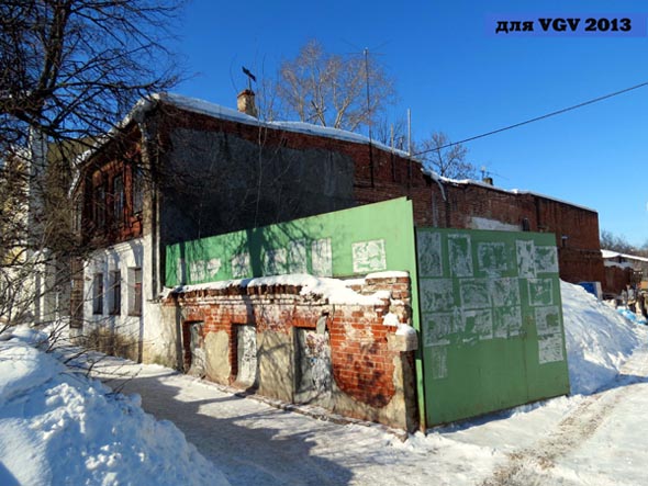 Вид дома 18 по 1-й Никольской до сноса в 2004 г. во Владимире фото vgv