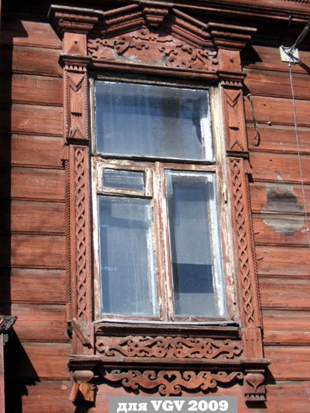 деревянные резные наличники на 1-й Никольской 22 до сноса здания в 2011 году во Владимире фото vgv