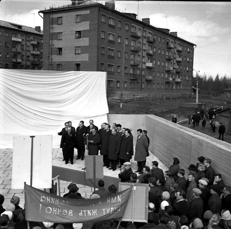 Открытие мемориальной стелы в честь посещения города Владимира В.И.Лениным в 1893 году во Владимире фото vgv