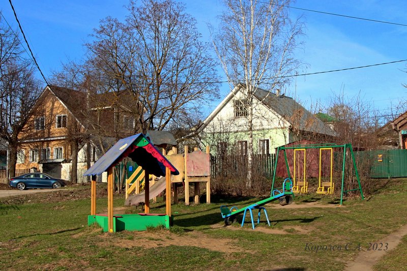 детская плрощадка у дома 2а на 2-й Кольцевой улице во Владимире фото vgv