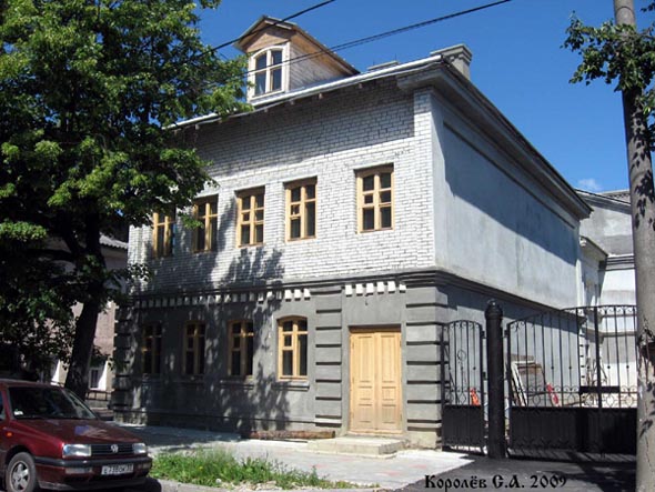 строительство здания на месте дома Безыменских 2004-2007 гг. во Владимире фото vgv