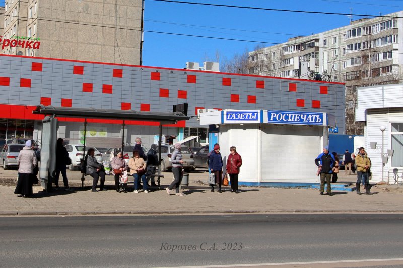 остановка Универсам на Безыменского 9 - в центр во Владимире фото vgv