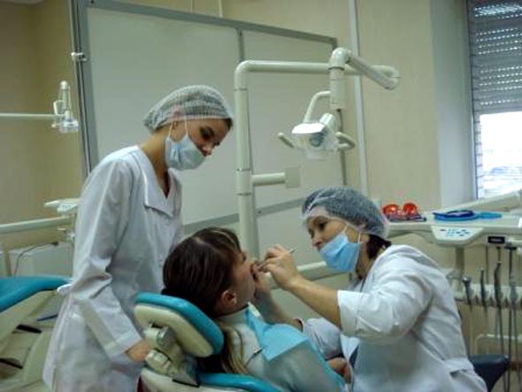 стоматологическая поликлиника «Академия - М» на Безыменского 26а во Владимире фото vgv