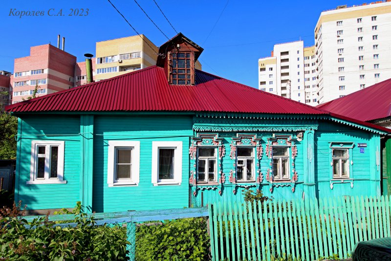резные деревянные наличники дома 25 по улице Болотникова во Владимире фото vgv
