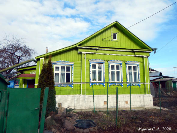 резные деревянные наличники дома 24 на Болотникова во Владимире фото vgv