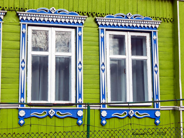 резные деревянные наличники дома 24 на Болотникова во Владимире фото vgv