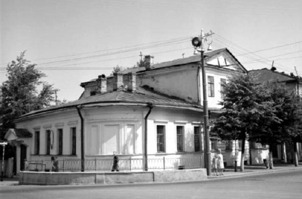 Виды дома N 1 по улице Большая Московская в 60-е XX века во Владимире фото vgv