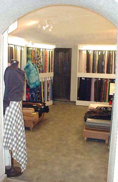 (закрыто 2004) отдел Ткани в магазине Лайн во Владимире фото vgv