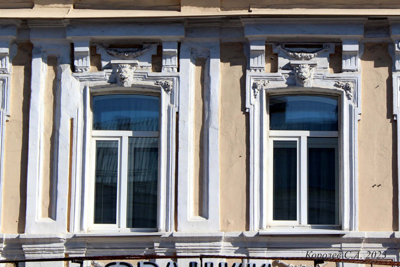 гипсовая лепнина по фасаду дома на Большой Московской 15 во Владимире фото vgv