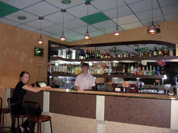 Кафе клуб «Визави люкс» в Торговых рядах на Большой Московской 19 во Владимире фото vgv