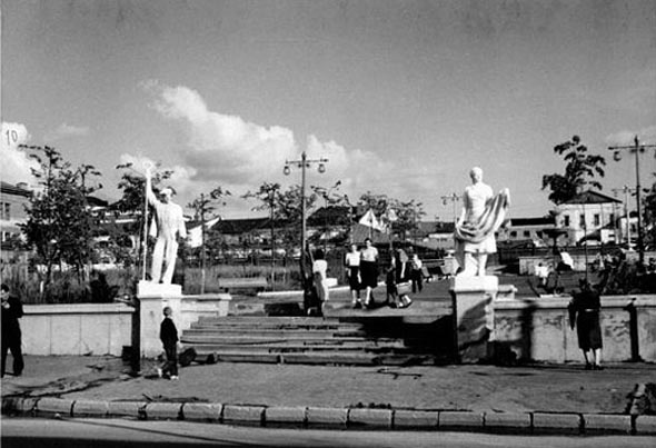 «Комсомольский сквер» на фото середина 50-х гг XX века во Владимире фото vgv