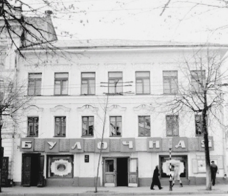Дом N 26 по улице Большая Московская и магазин Хлеб на фото 80-е годы XX века во Владимире фото vgv
