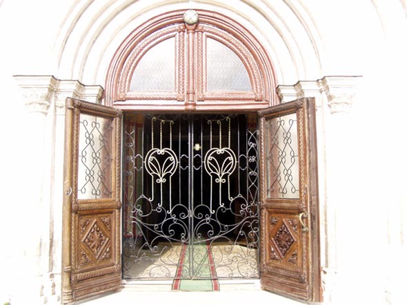 Западные врата Успенского собора во Владимире фото vgv