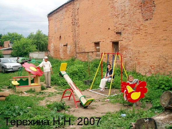 детская площадка во Дворе дома 63 на Большой Московской во Владимире фото vgv