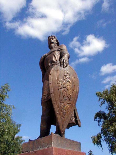 памятник Великому Князю Владимирскому Александру Невскому во Владимире фото vgv