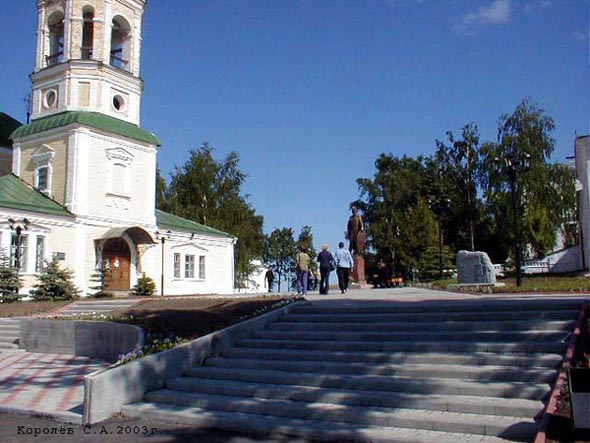 памятник Великому Князю Владимирскому Александру Невскому во Владимире фото vgv