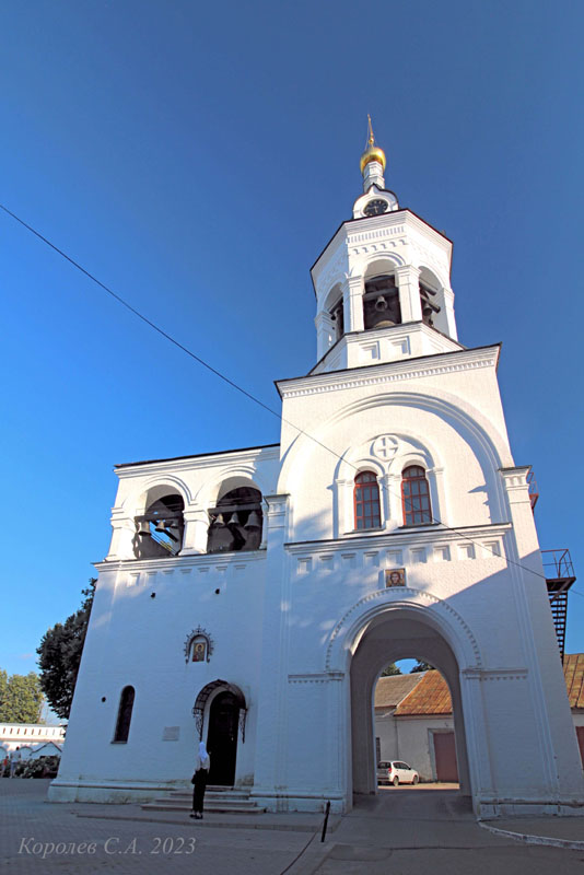 Церковь Александра Невского с колокольней на территории Рождественского Владимирского мужского монастыря во Владимире фото vgv