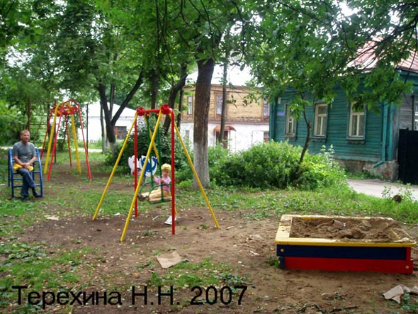 детская площадка во дворе дома 92 а по улице Большая Московская во Владимире фото vgv