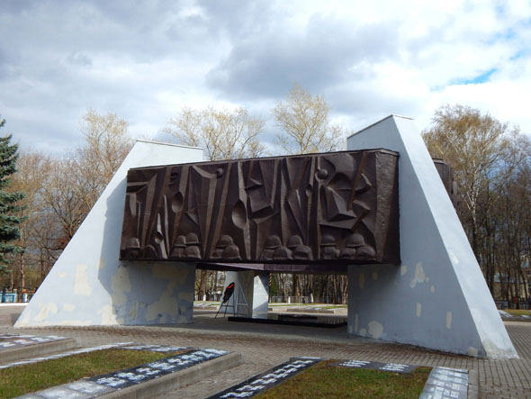 Мемориал в честь воинов, погибших во второй мировой войне во Владимире фото vgv