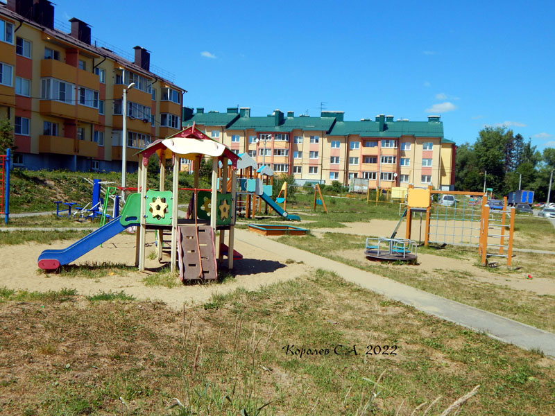 детская площадка на Бородинской улице между корпусами 4 и 3 во Владимире фото vgv
