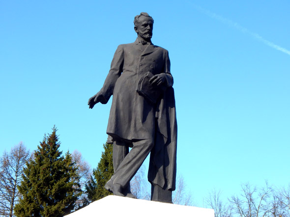Памятник Чайковскому П. И. (1840 - 1893) во Владимире фото vgv