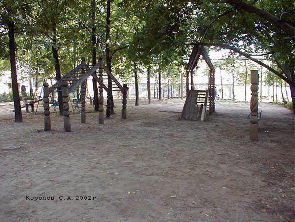 детская площадка во дворе на Чайковского 40 во Владимире фото vgv
