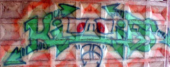 граффити на заборе таксопарка во Владимире фото vgv