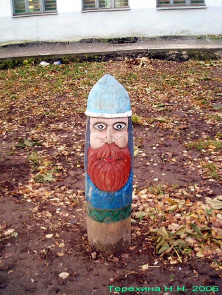 деревянная скульптурная группа Охрана Пушкина во Владимире фото vgv