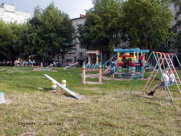 детская игровая площадка во дворе дома 185а по улице Добросельской в Добром во Владимире фото vgv