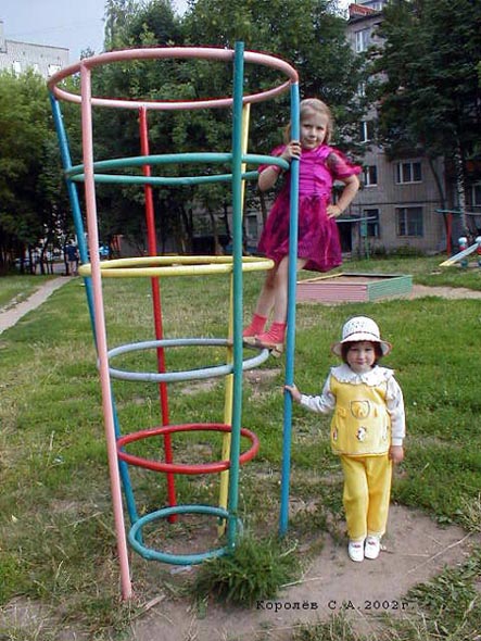 детская игровая площадка во дворе дома 185а по улице Добросельской в Добром во Владимире фото vgv