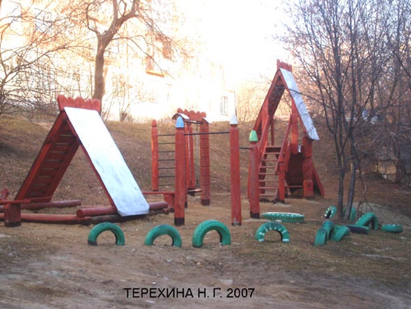 Детская площадка во дворе дома 3 по ул. Доватора во Владимире фото vgv