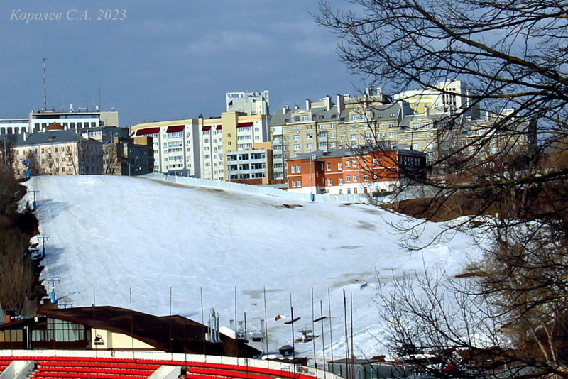 Спортивно-горнолыжный комплекс «Горный ЯРКОпарк» у стадиона Торпедо на Дворянской во Владимире фото vgv