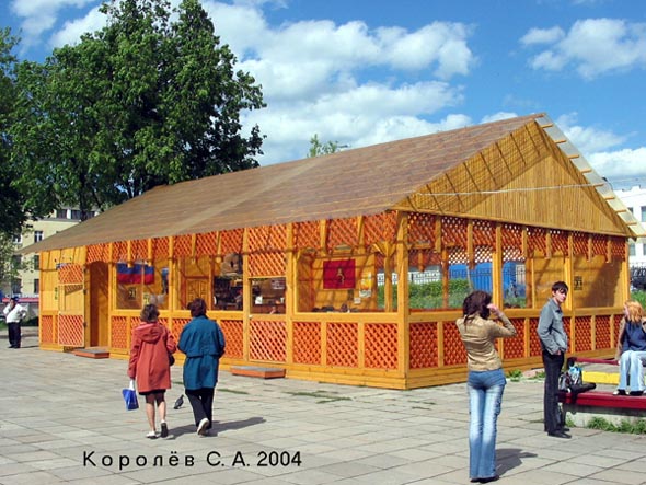 летнее кафе «Футбол на Студеной» у входа на стадионе Торпедо Дворянская 16б во Владимире фото vgv