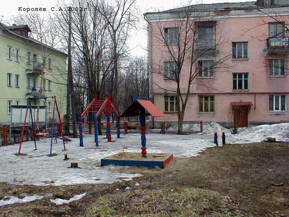 детская площадка во Дворе дома 2 на улице Фейгина во Владимире фото vgv