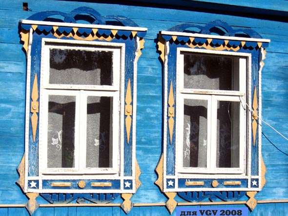 деревянные наличники Восемь лиц на улице Горьекого в Оргтруде во Владимире фото vgv