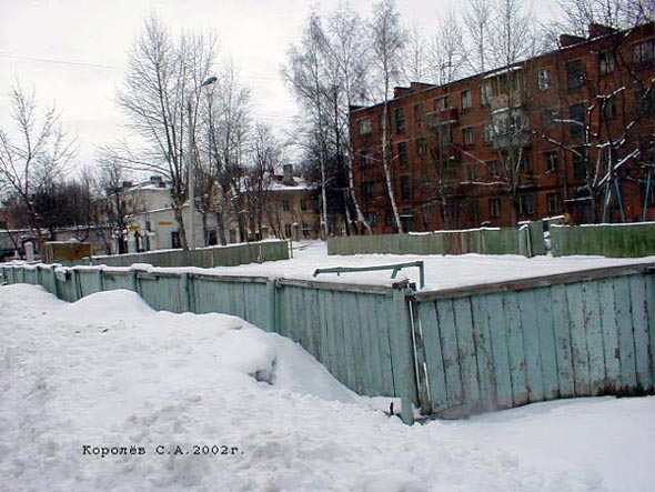 Хоккейная площадка во дворе дома 40 на улице Горького  40 во Владимире фото vgv
