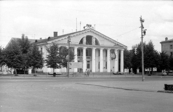 Здание ДК ВТЗ в 60-70-е годы XX века во Владимире фото vgv